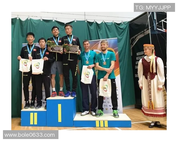 重庆羽毛球队与杭州羽毛球队赛后心理素质分析与复盘探讨